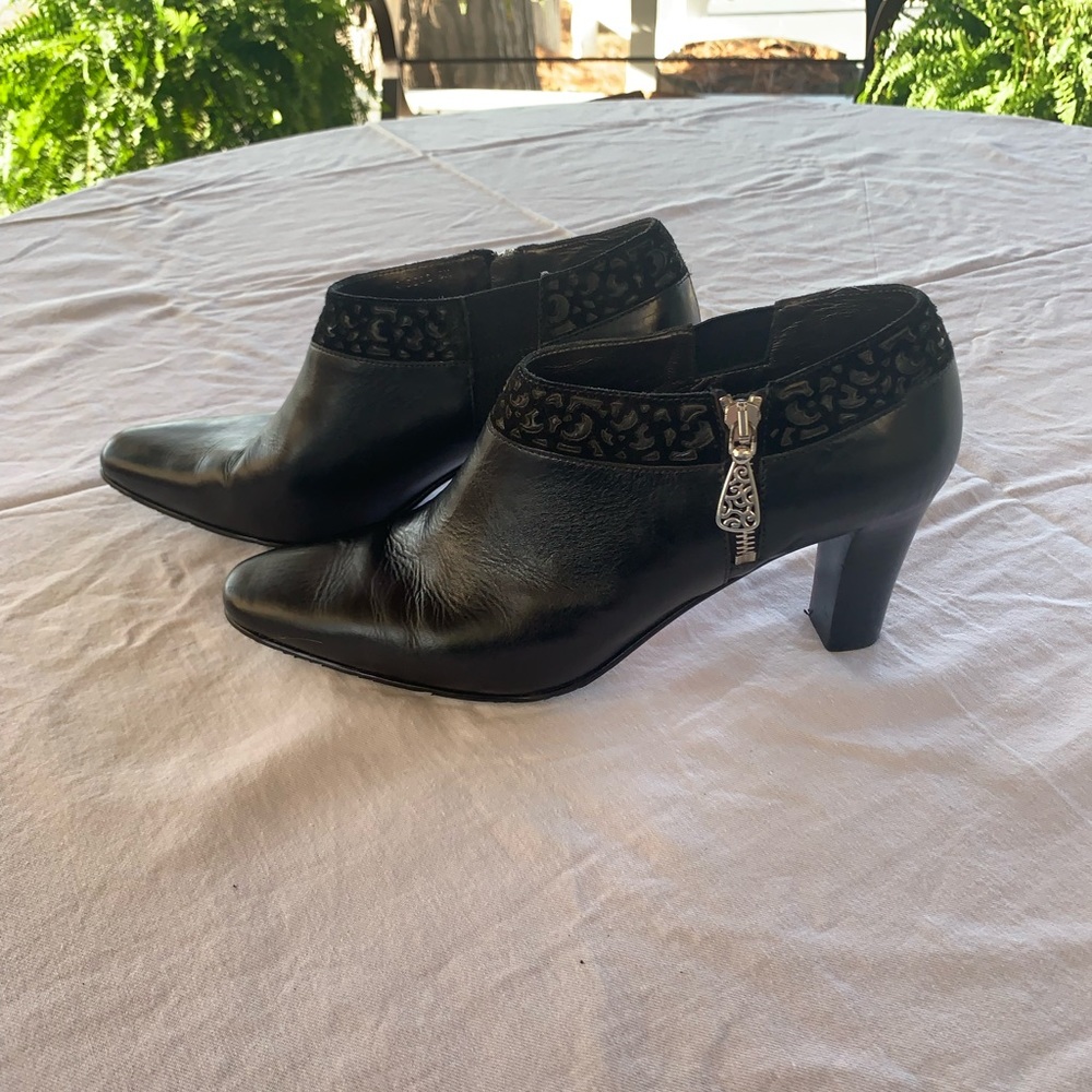 Vntg. Brighton “Reel” Black Leather Mule Heel 9M - Picture 5 of 7